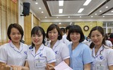 Ngắm những nữ hộ sinh xinh đẹp hiến máu trong ngày lễ tình nhân